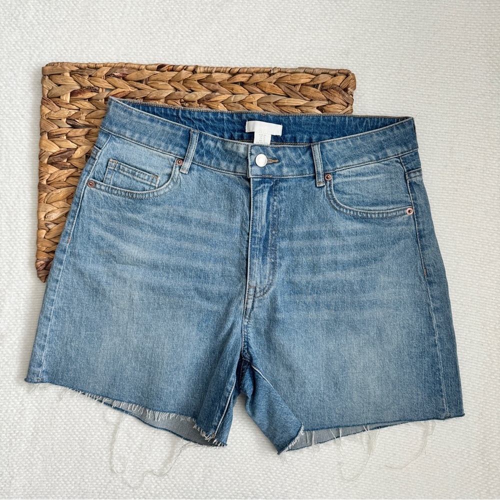 Women’s H&M Frayed Hem High Rise Mom Shorts